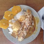 Curry-Banane Reis gebratene Mandeln Orange